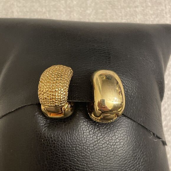 Vintage Magnetic Clip Earrings Reversible Gold Tone Hammered Caviar Shiny Hoops - Picture 1 of 13